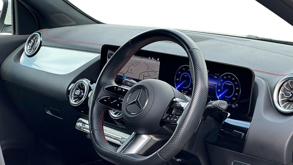 Mercedes-Benz EQA Eqa 250 140Kw Amg Line Premium 70.5Kwh White #3