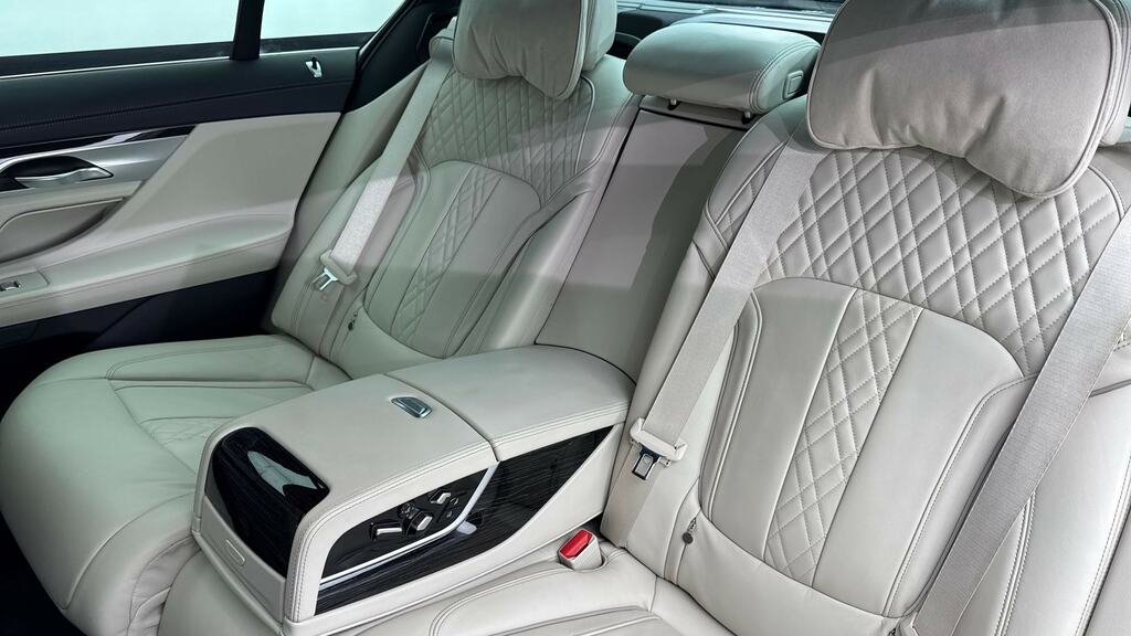 BMW 7 Series M Sport Black #12