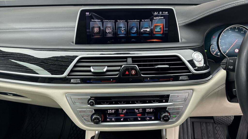 BMW 7 Series M Sport Black #8