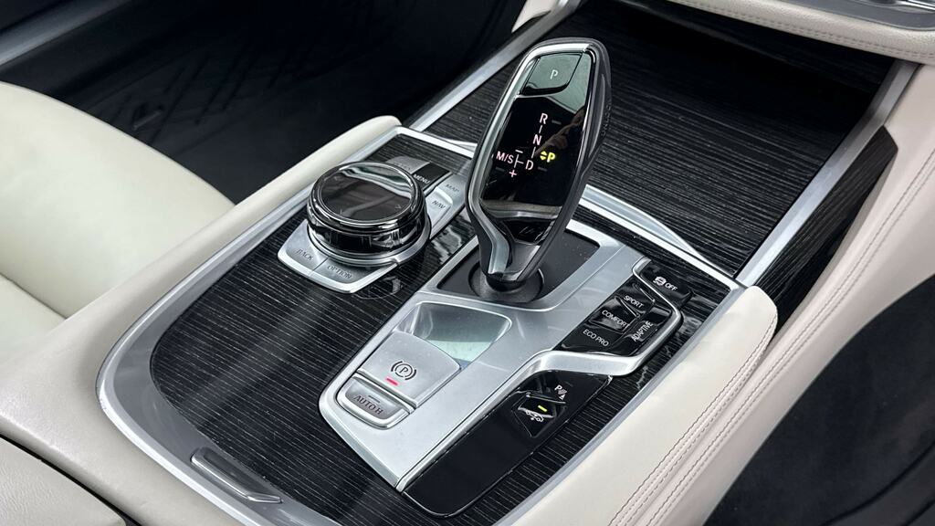 BMW 7 Series M Sport Black #10