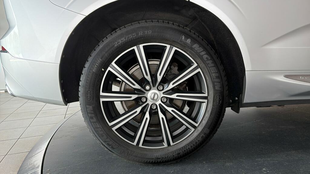 Volvo XC60 2L Momentum Pro Grey #24