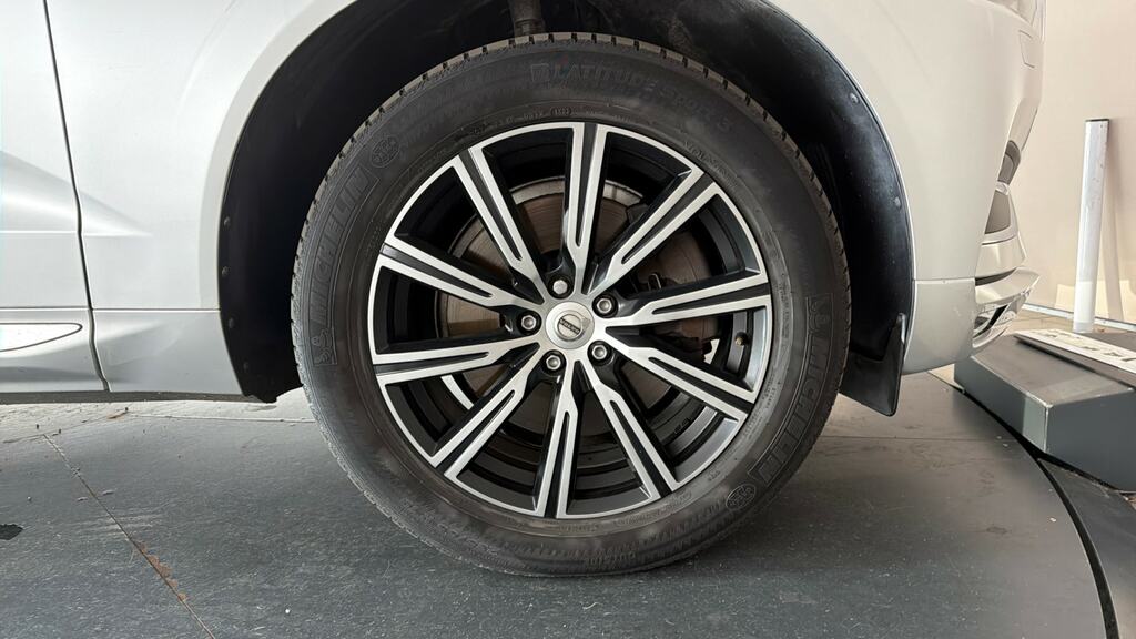 Volvo XC60 2L Momentum Pro Grey #23