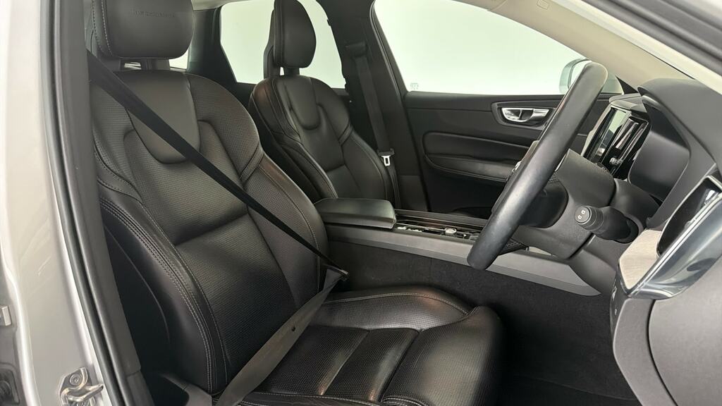 Volvo XC60 2L Momentum Pro Grey #10