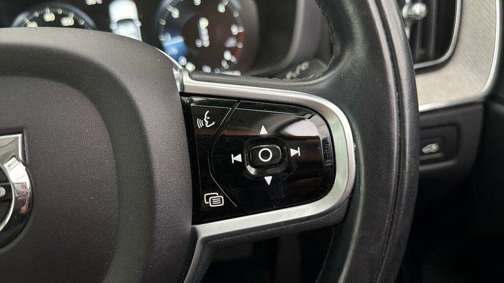 Volvo XC60 2L Momentum Pro Grey #18