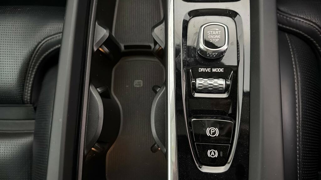 Volvo XC60 2L Momentum Pro Grey #19