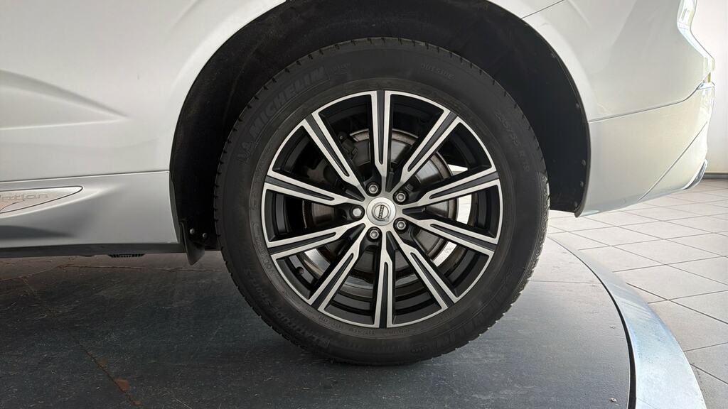 Volvo XC60 2L Momentum Pro Grey #25