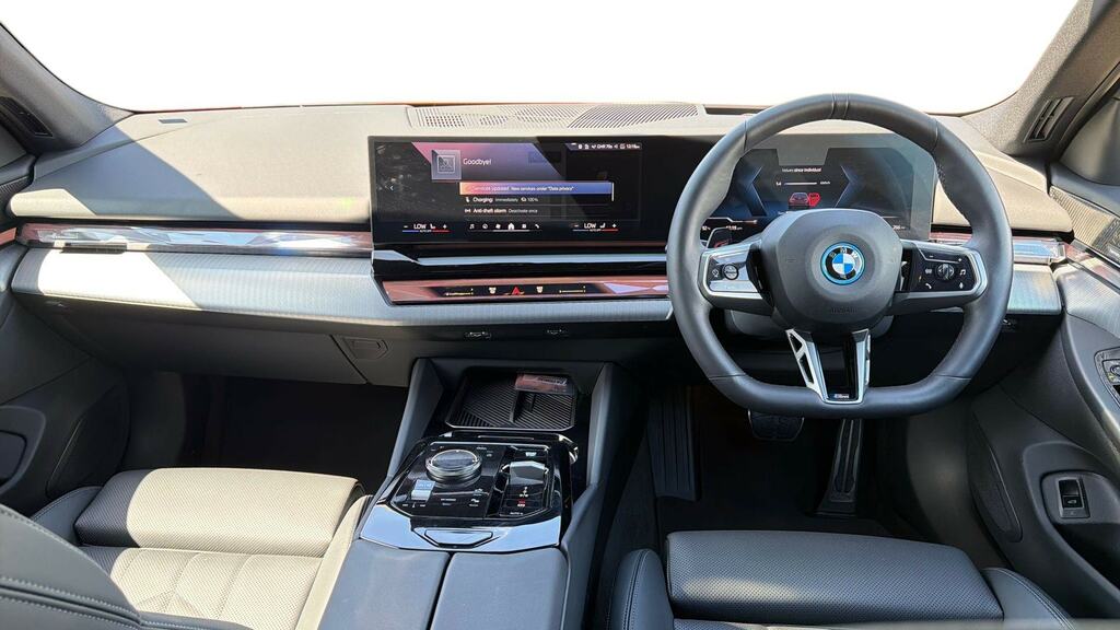BMW i5 250Kw Edrive40 M Sport Pro 84Kwh Red #4