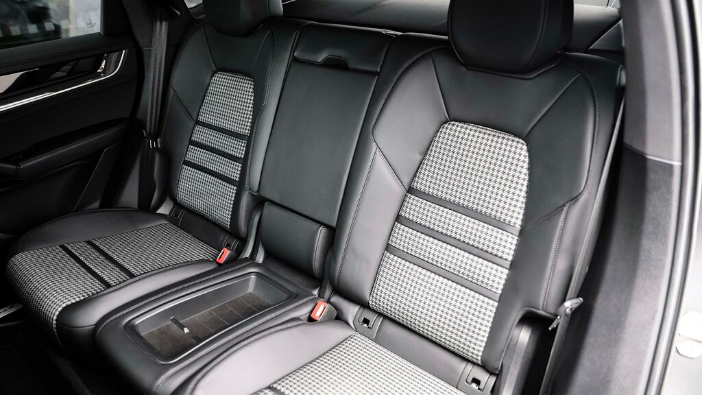 Porsche Cayenne V6 E-hybrid 25.9Kwh S Black Edition Tiptronics Eur Red #10