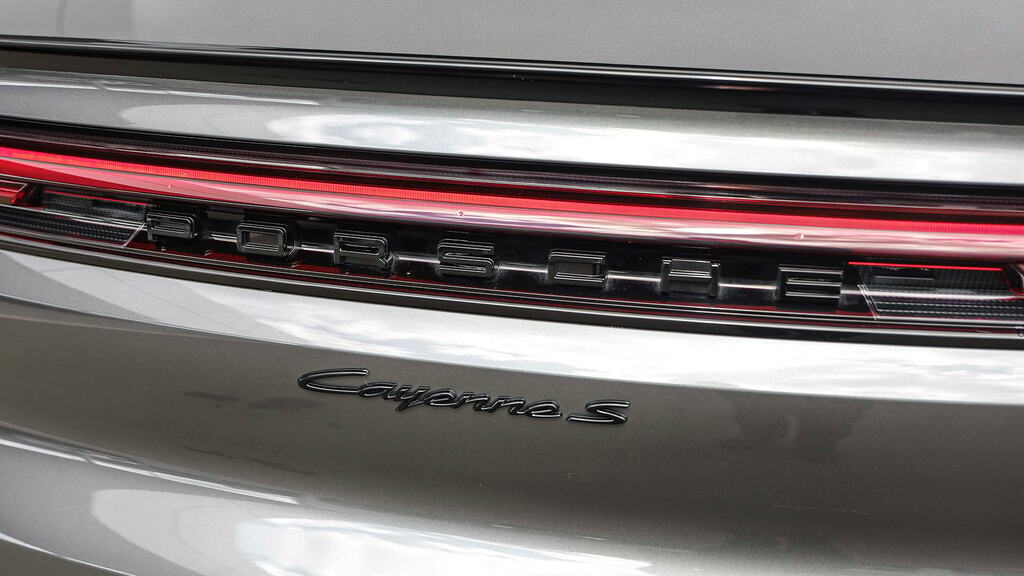 Porsche Cayenne V6 E-hybrid 25.9Kwh S Black Edition Tiptronics Eur Red #32