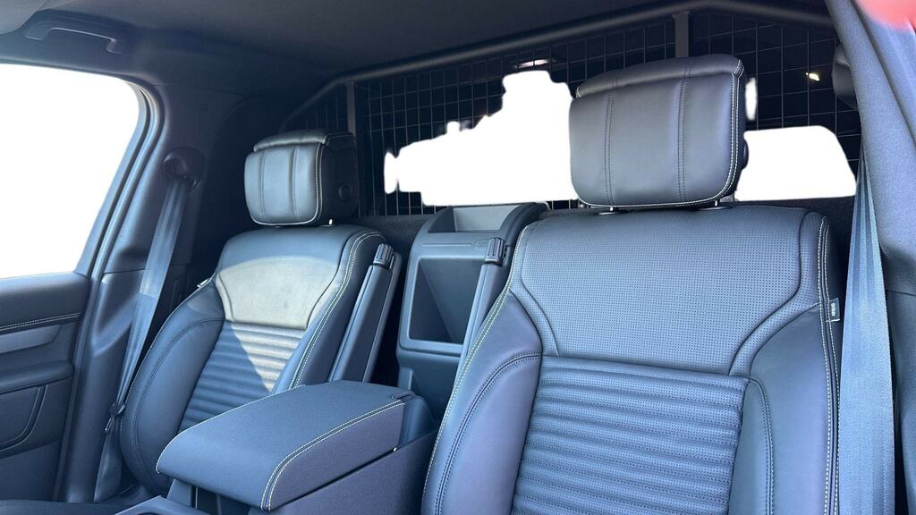 Land Rover Discovery 3.0 D350 Dynamic Hse Commercial Black #4