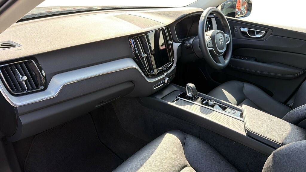 Volvo XC60 2.0 B4d Momentum Awd Geartronic Black #4