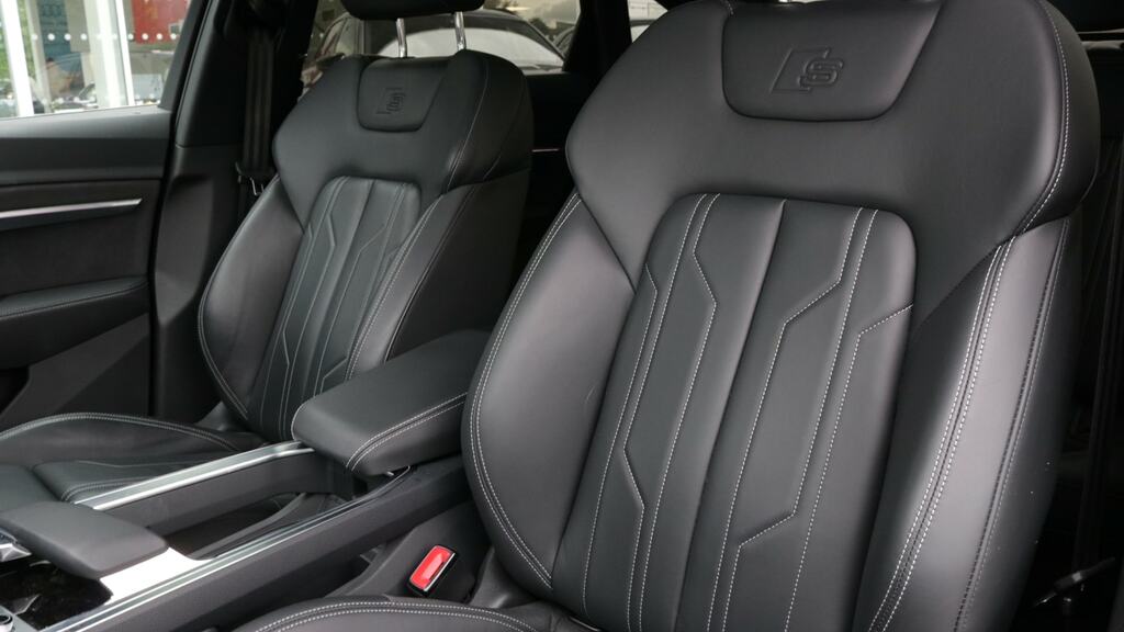 Audi Q8 e tron 300Kw 55 Quattro 114Kwh Black Edition Grey #15