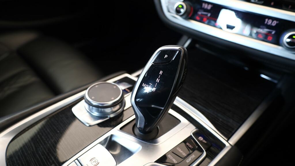 BMW 7 Series 740D Xdrive M Sport Grey #9