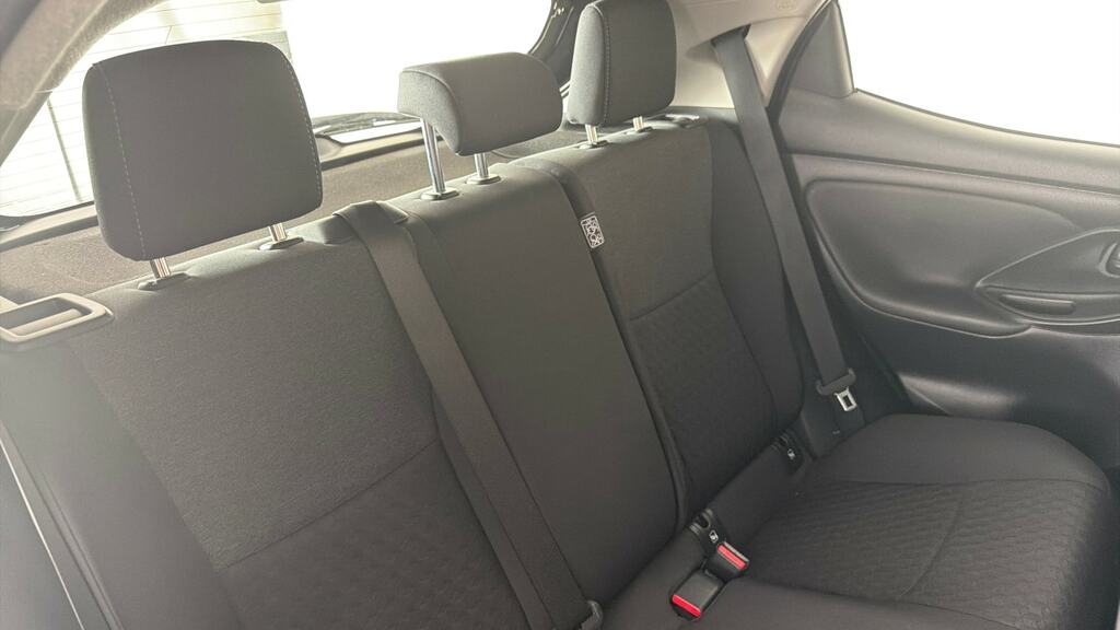 Toyota Yaris 1.5 Vvt-h Excel E Cvt Silver #12