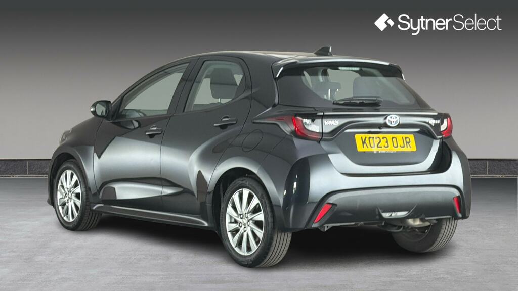 Toyota Yaris 1.5 Hybrid Icon Cvt Black #2