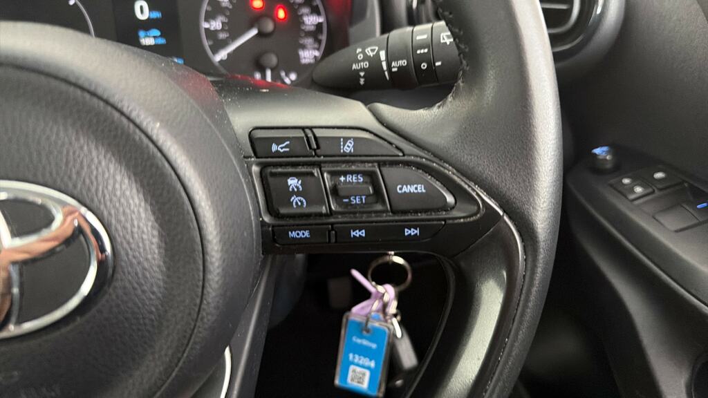 Toyota Yaris 1.5 Vvt-h Excel E Cvt Silver #18