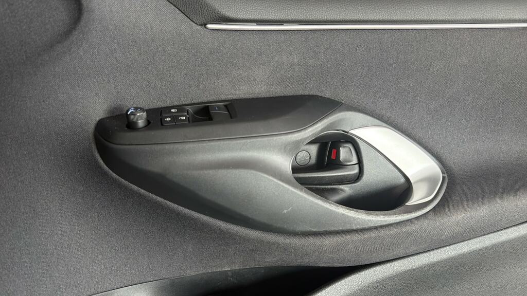 Toyota Yaris 1.5 Vvt-h Excel E Cvt Silver #21