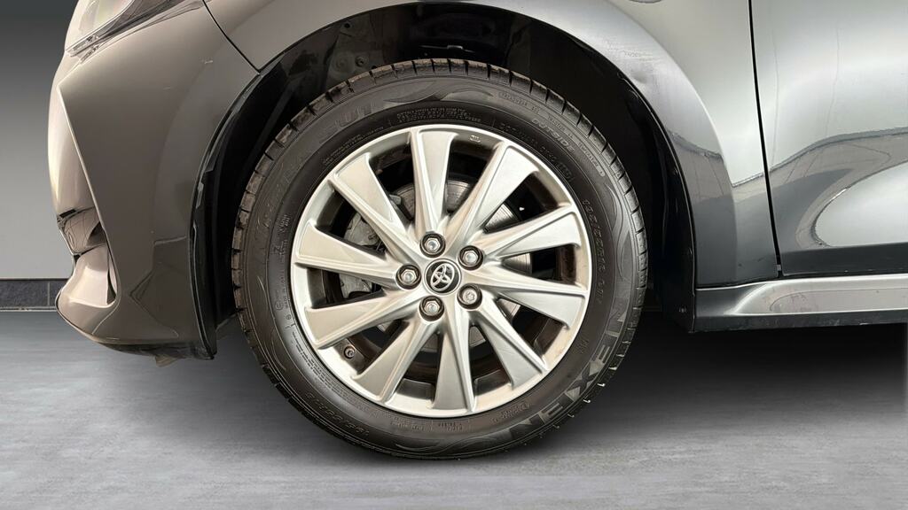 Toyota Yaris 1.5 Vvt-h Excel E Cvt Silver #26