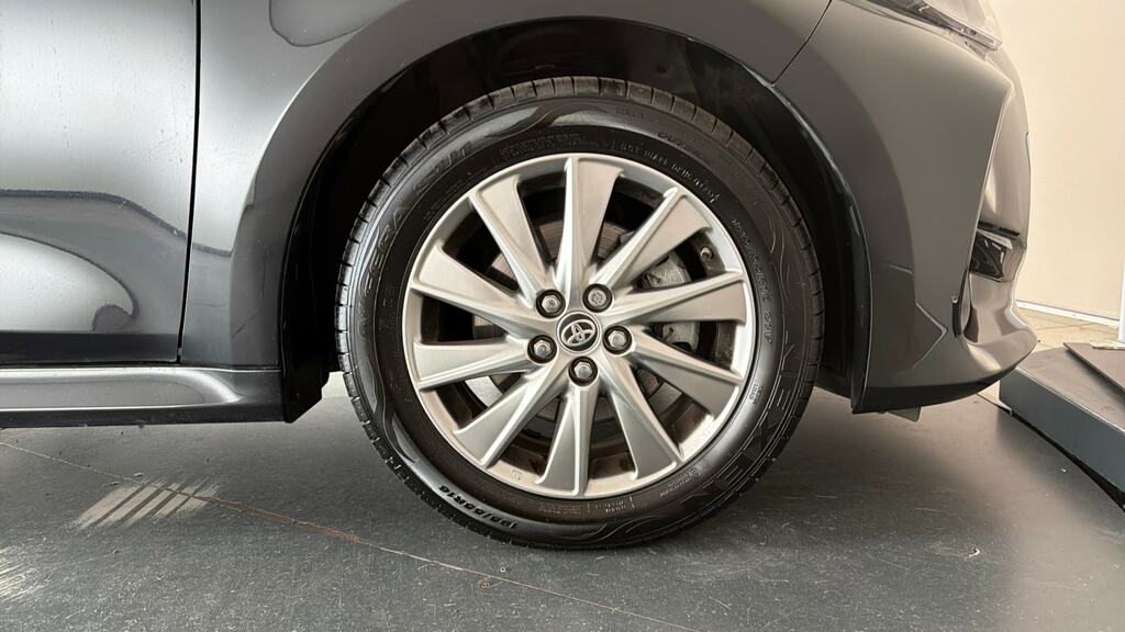 Toyota Yaris 1.5 Vvt-h Excel E Cvt Silver #23