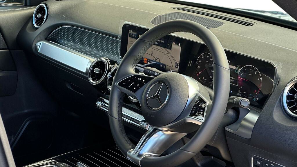Mercedes-Benz GLB Class Glb 200 Sport Executive 7G-tronic Black #3