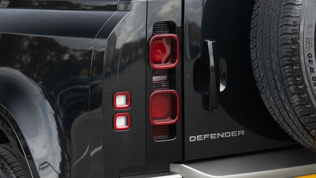 Land Rover Defender 90 3.0 D250 Hard Top Se Black #19