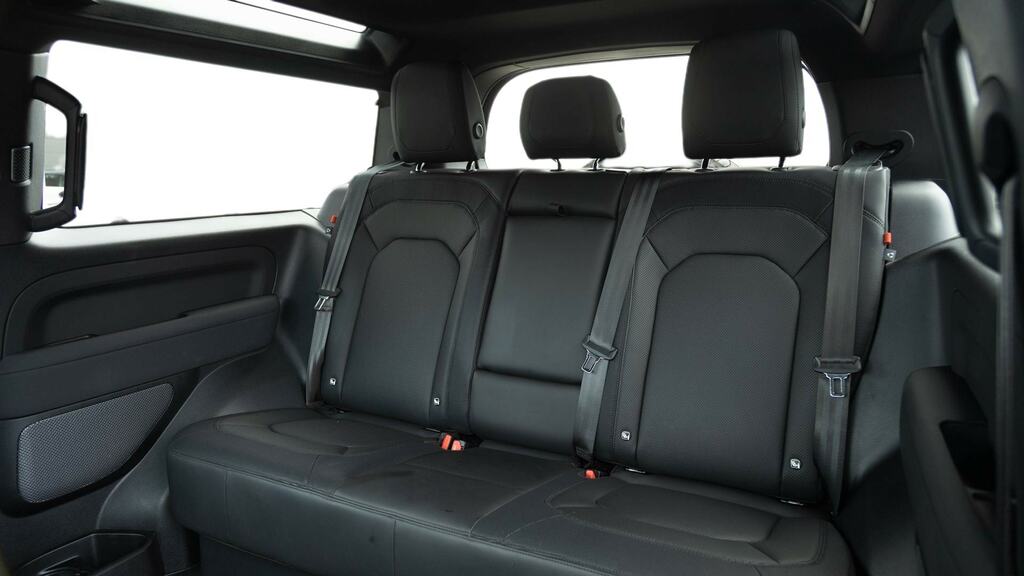 Land Rover Defender 90 3.0 D250 X-dynamic Se 90 Black #4