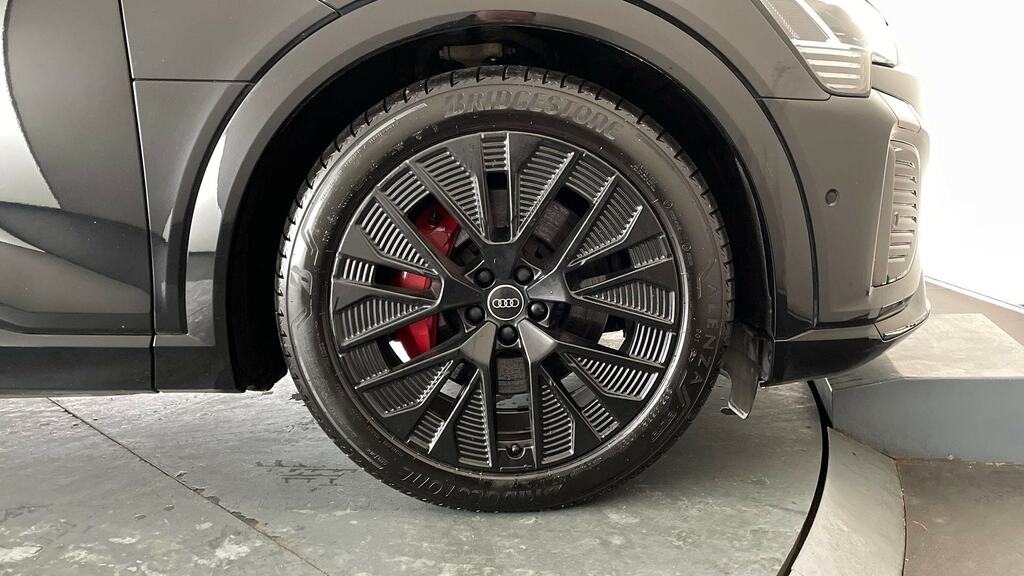 Audi Q8 e tron 300Kw 55 Quattro 114Kwh Launch Edition Black #5