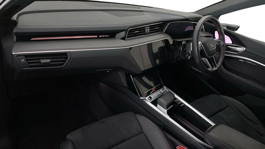 Audi Q8 e tron 300Kw 55 Quattro 114Kwh Launch Edition Black #2