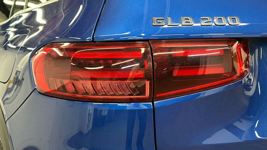 Mercedes-Benz GLB Class 1.3 Glb200h Mhev Amg Line Premium Suv #19