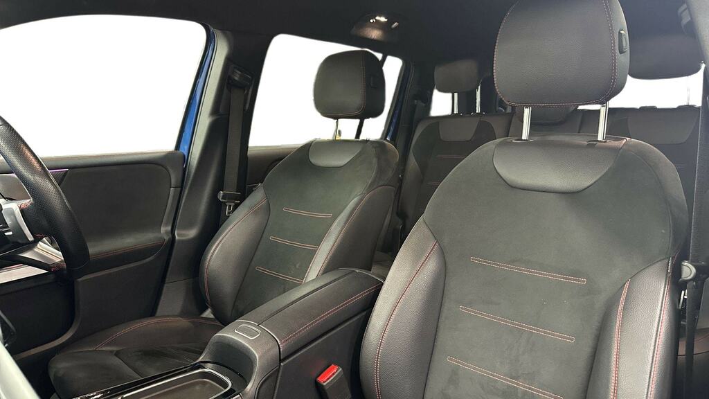 Mercedes-Benz GLB Class 1.3 Glb200h Mhev Amg Line Premium Suv #11