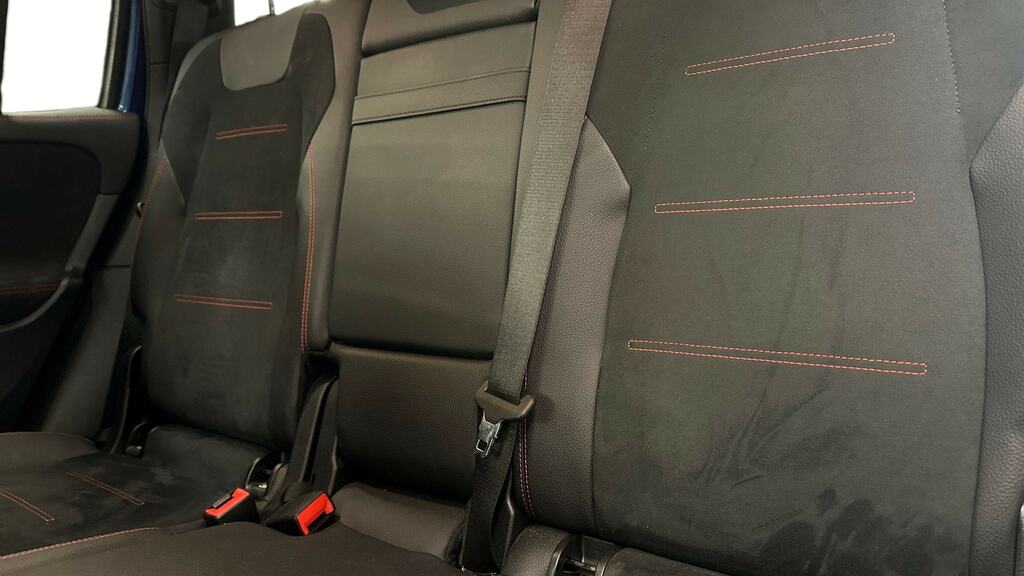 Mercedes-Benz GLB Class 1.3 Glb200h Mhev Amg Line Premium Suv #12