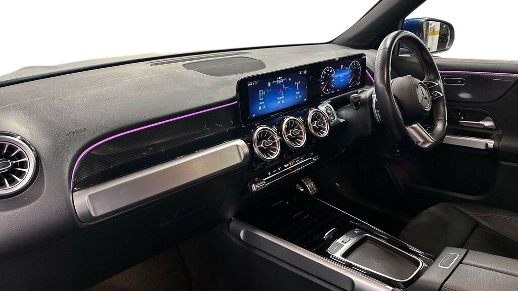 Mercedes-Benz GLB Class 1.3 Glb200h Mhev Amg Line Premium Suv #8