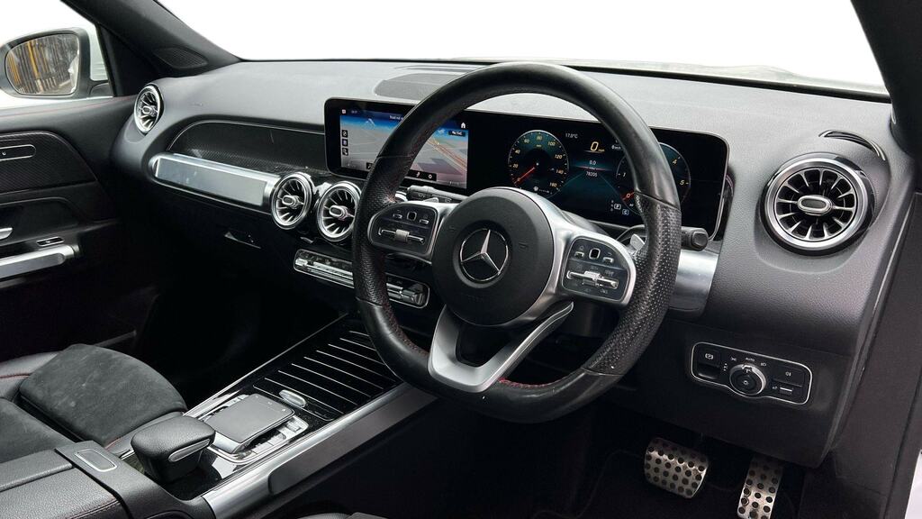 Mercedes-Benz GLB Class Glb 220D 4Matic Amg Line Premium 8G-tronic White #3