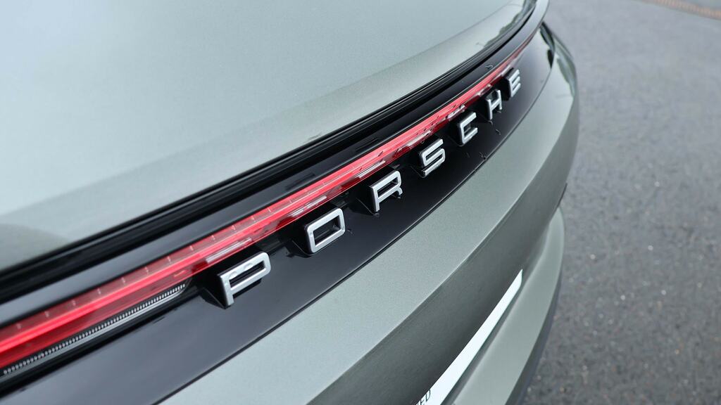 Porsche Panamera Turbo E-hybrid S 2025 Black #24
