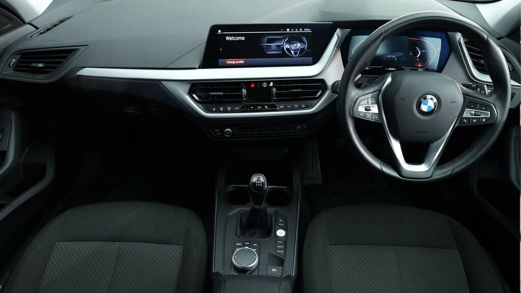 BMW 1 Series 118I 136 Se Live Cockpit Professional Black #4