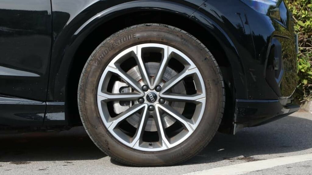 Audi Q4 E Tron 150Kw 40 82.77Kwh Edition 1 Cstech Black #5