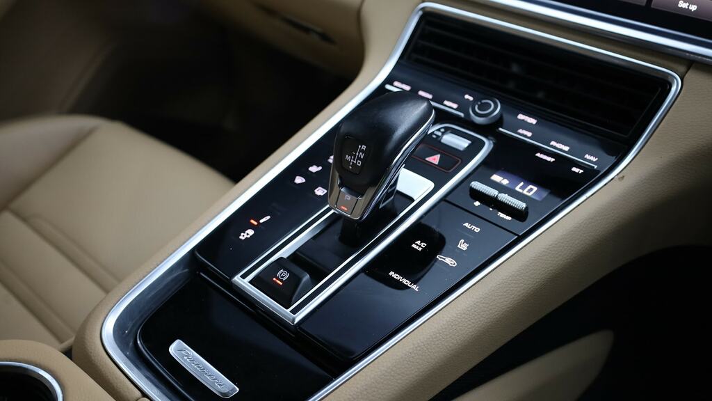 Porsche Panamera Panamera 4 Sport Turismo E-hybrid Silver #21