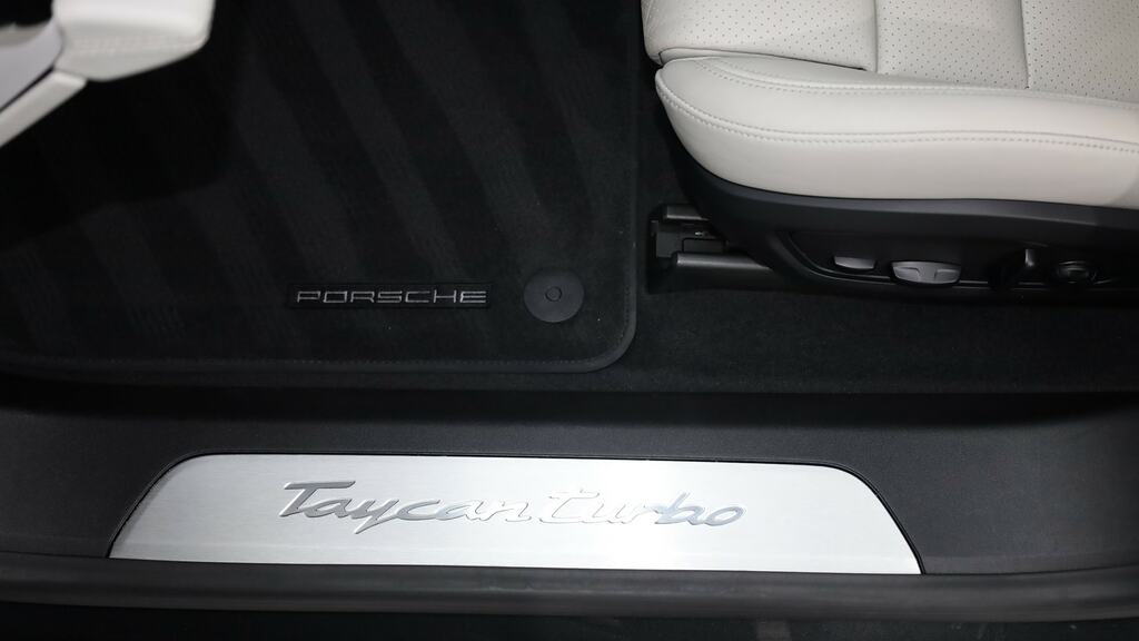 Porsche Taycan 500Kw Turbo 93Kwh Blue #19