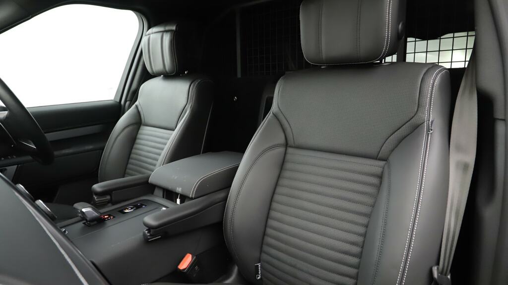 Land Rover Discovery 3.0 D350 Dynamic Hse Commercial Black #4