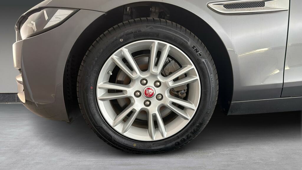 Jaguar XE Saloon 2.0D R-sport Euro 6 Ss 201767 Black #26