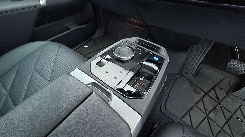 BMW iX 240Kw Xdrive40 M Sport 76.6Kwh Grey #10