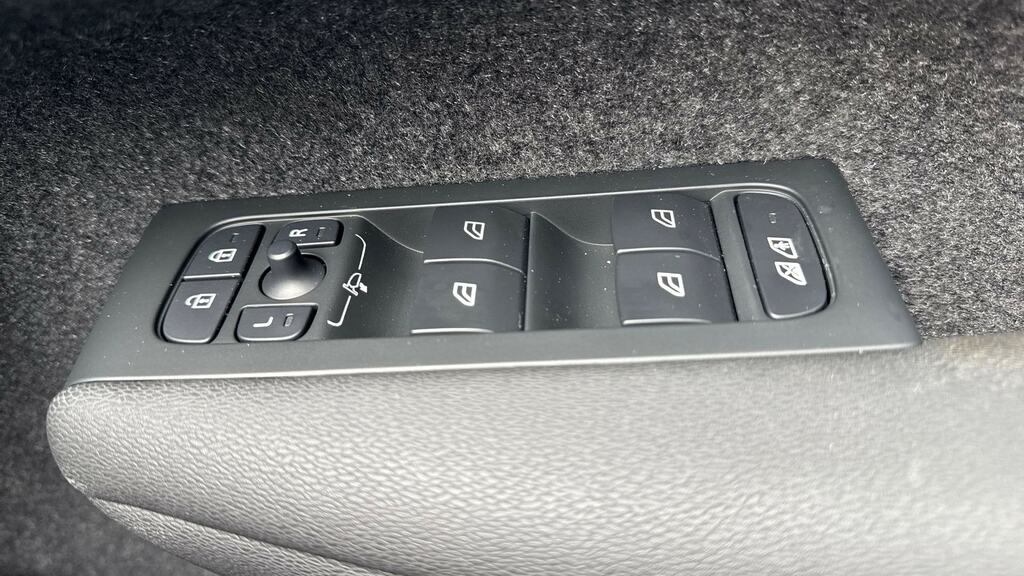 Volvo XC40 Ultra, B4 Mild Hybrid, Dark Black #25