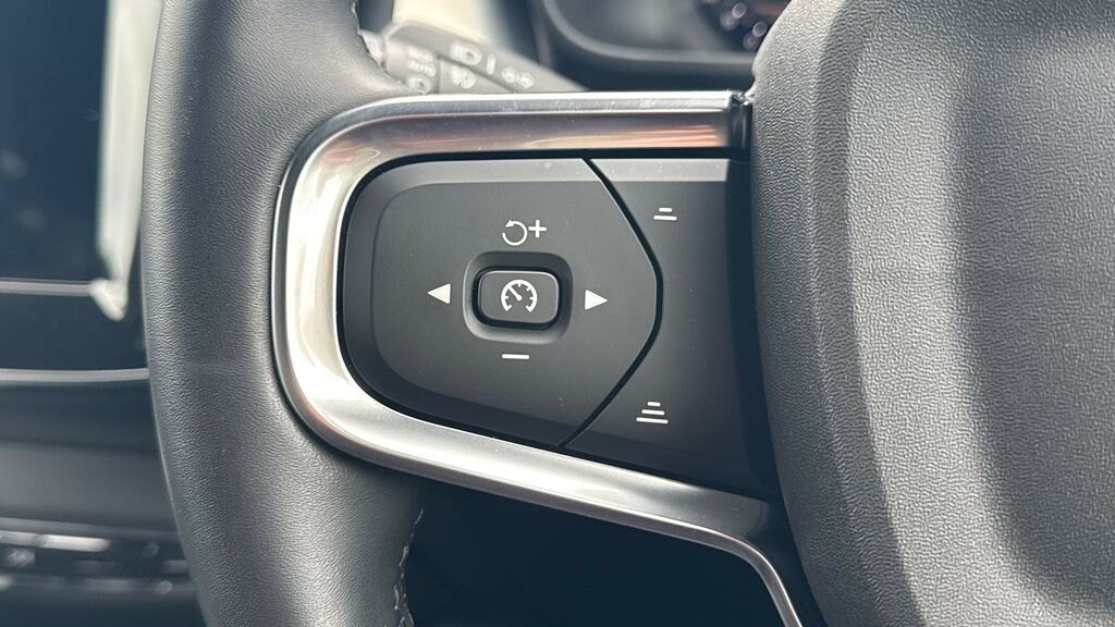 Volvo XC40 Ultra, B4 Mild Hybrid, Dark Black #18