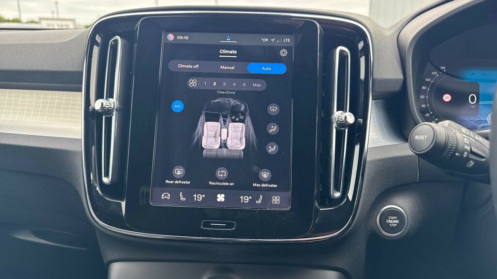 Volvo XC40 Ultra, B4 Mild Hybrid, Dark Black #35