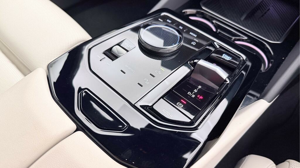 BMW i5 40 83.9Kwh M Sport Pro Edrive 11Kw Charg Black #10