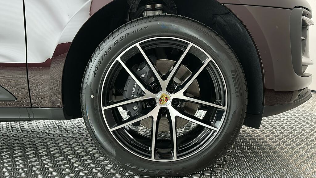 Porsche Macan 5dr Pdk VN26XTZ Red #6