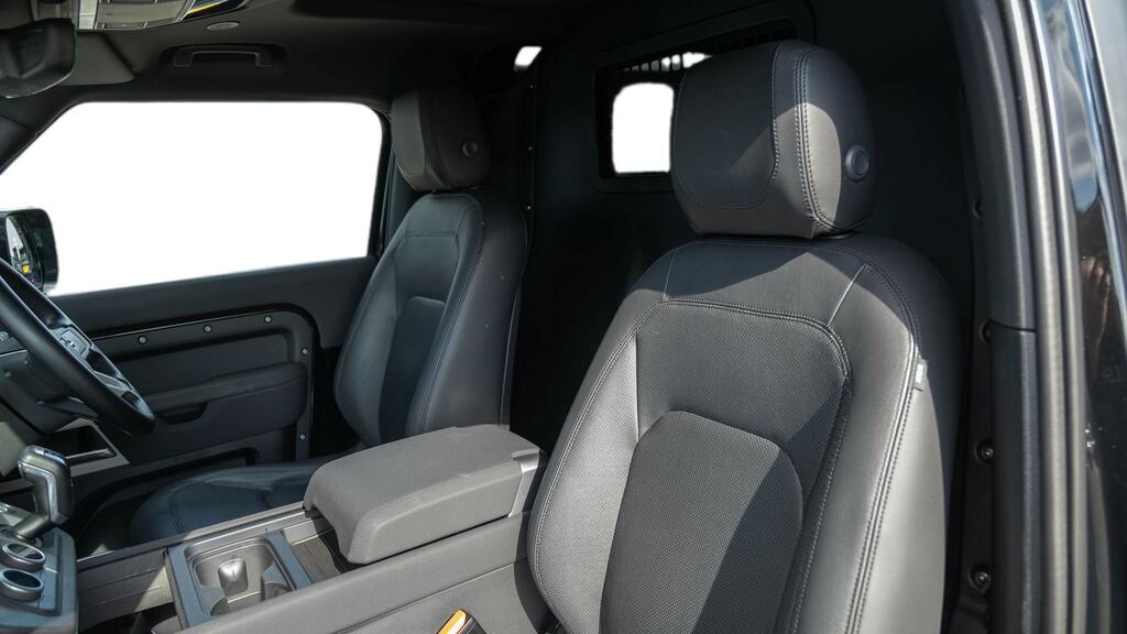 Land Rover Defender 90 3.0 D250 Hard Top Se Black #4