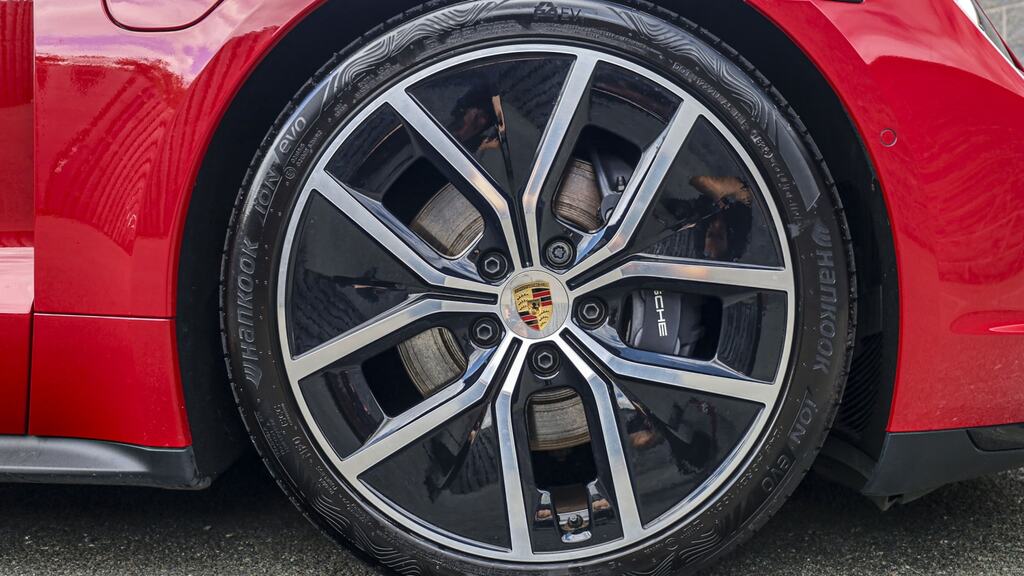 Porsche Taycan 320Kw 105Kwh Black Edition Rwd 5 Seat Red #4
