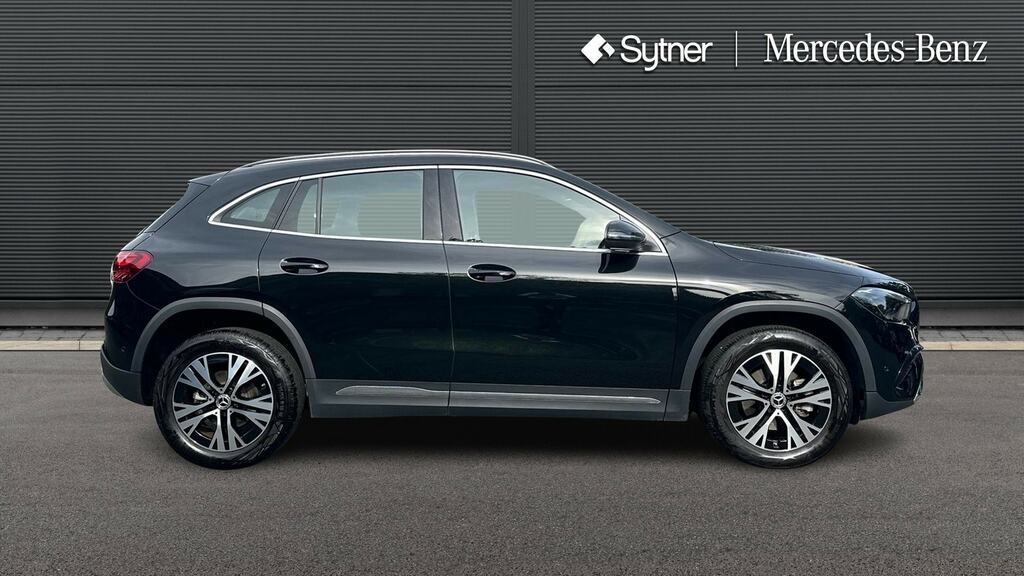 Mercedes-Benz GLA Class Gla 200 Sport Executive Black #4