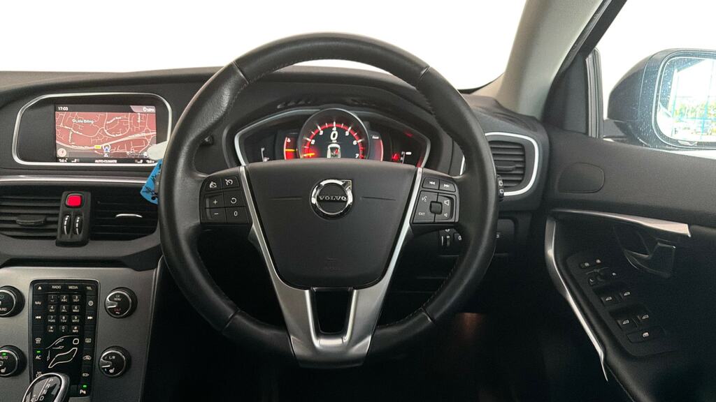 Volvo V40 Cross Country D3 Pro Black #8